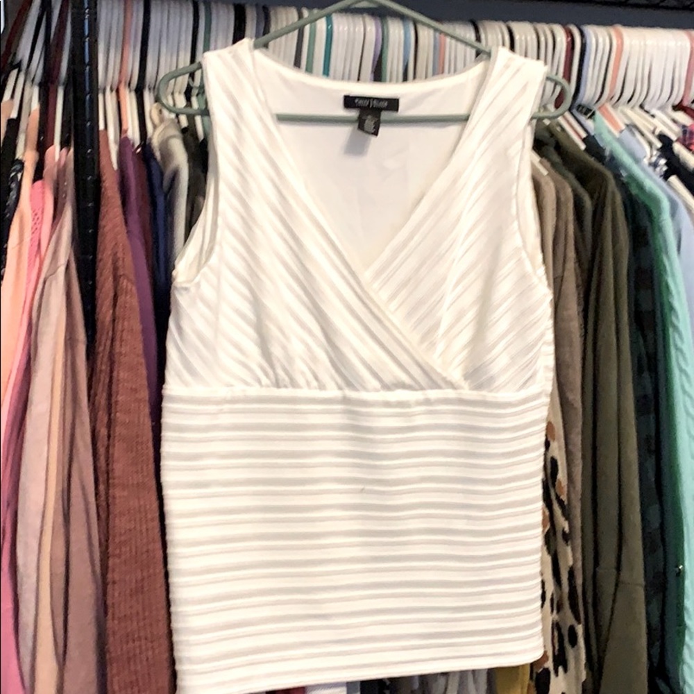 **WHITE HOUSE BLACK MARKET** Sz. XL White Blouse